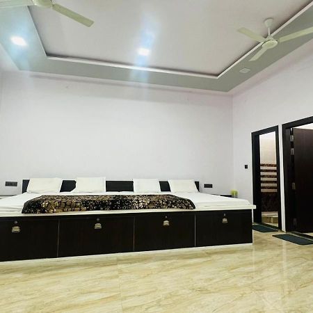 Hotel Rudra Residency Near Railway Station Mathura Exteriör bild