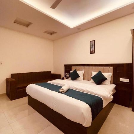 Hotel Rudra Residency Near Railway Station Mathura Exteriör bild