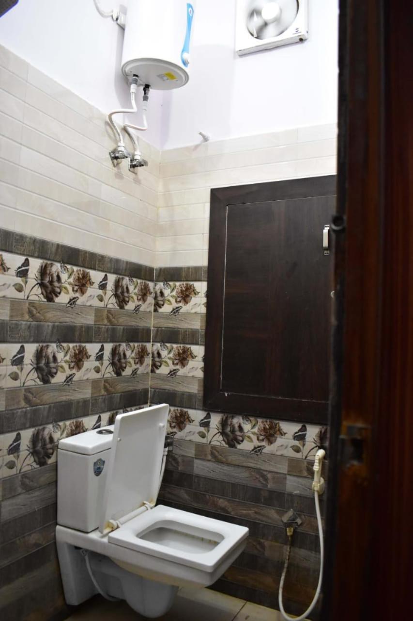 Hotel Rudra Residency Near Railway Station Mathura Exteriör bild