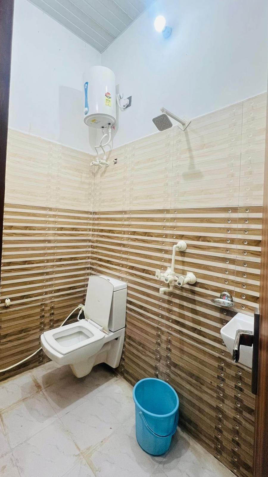 Hotel Rudra Residency Near Railway Station Mathura Exteriör bild