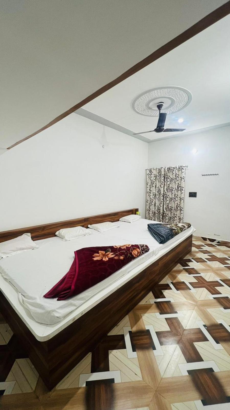 Hotel Rudra Residency Near Railway Station Mathura Exteriör bild
