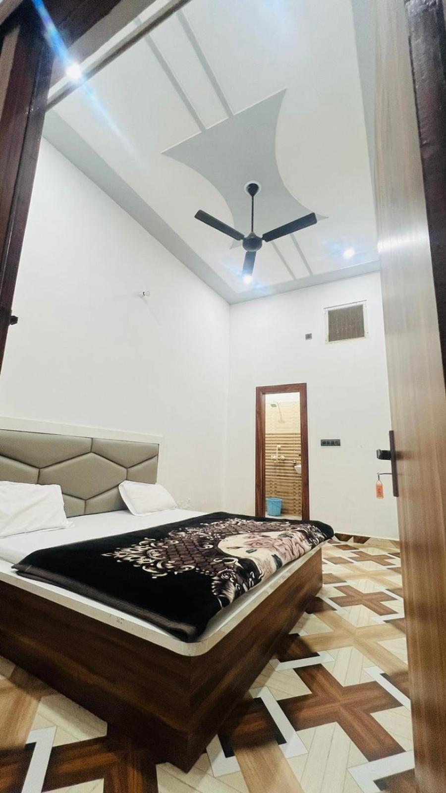 Hotel Rudra Residency Near Railway Station Mathura Exteriör bild