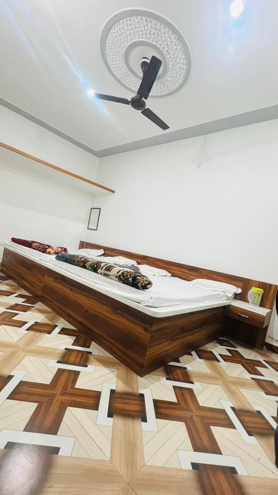 Hotel Rudra Residency Near Railway Station Mathura Exteriör bild