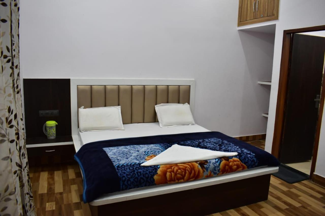 Hotel Rudra Residency Near Railway Station Mathura Exteriör bild